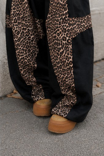 Leopard Baggy Pants – Schwarz