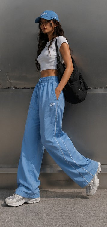 Baggy Track Pants – Hellblau