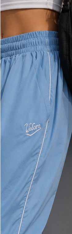 Baggy Track Pants – Hellblau